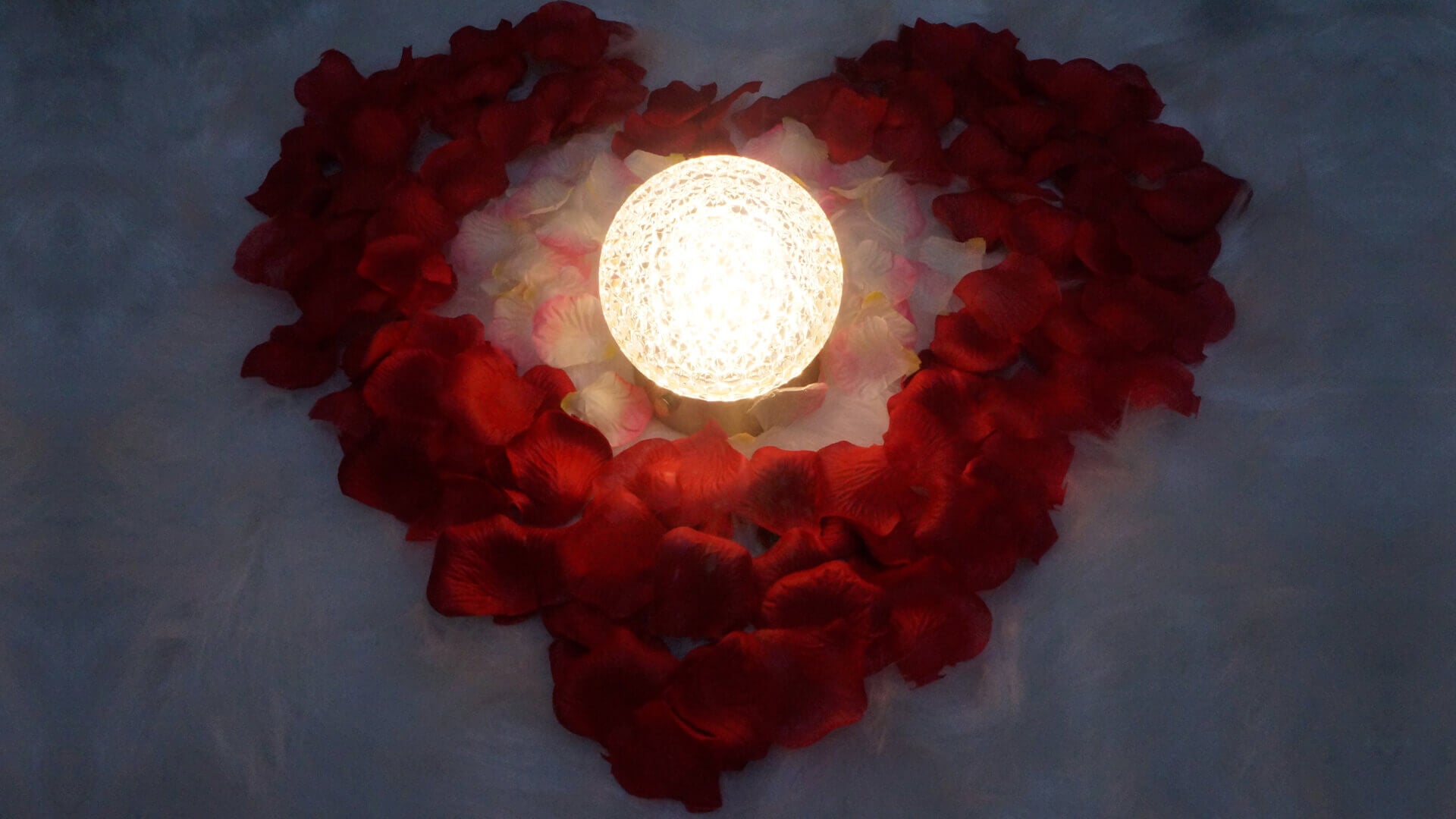 Cordless Rechargeable Lamp, Shining Star-Amingulry, decorate with rose like a heart.