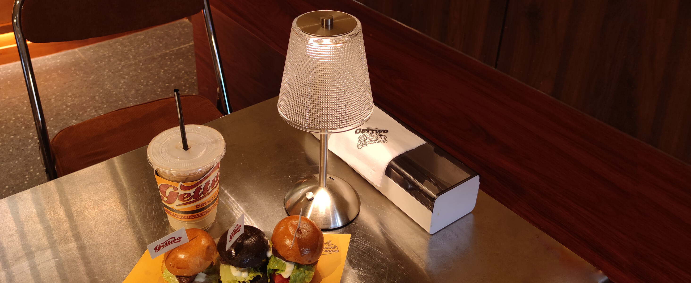 Cordless-Rechargeable-Battery, Retro-Nicke-Amingulry lamp, lighting on Restaurant table.